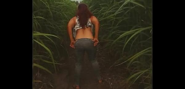  Esposa culote en el campo